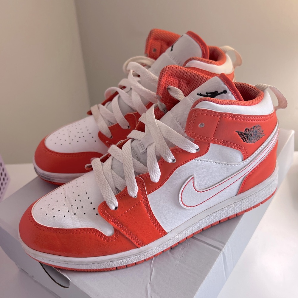 Jordan 1 Mid SE size 2